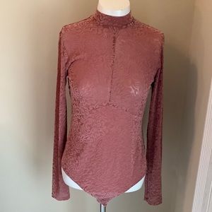 NWT Guess Rose Colored Long Sleeved Patterned Bodysuit Size Medium